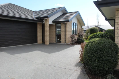 woodcroft-estate-3-bedroom-double-garage-with-storage-27773