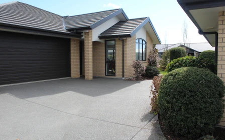 woodcroft-estate-3-bedroom-double-garage-with-storage-27773